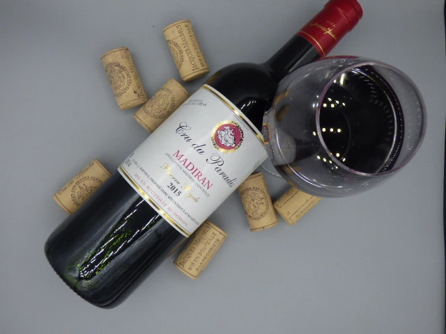 Bouteille Cru du Paradis à Saint-Lanne