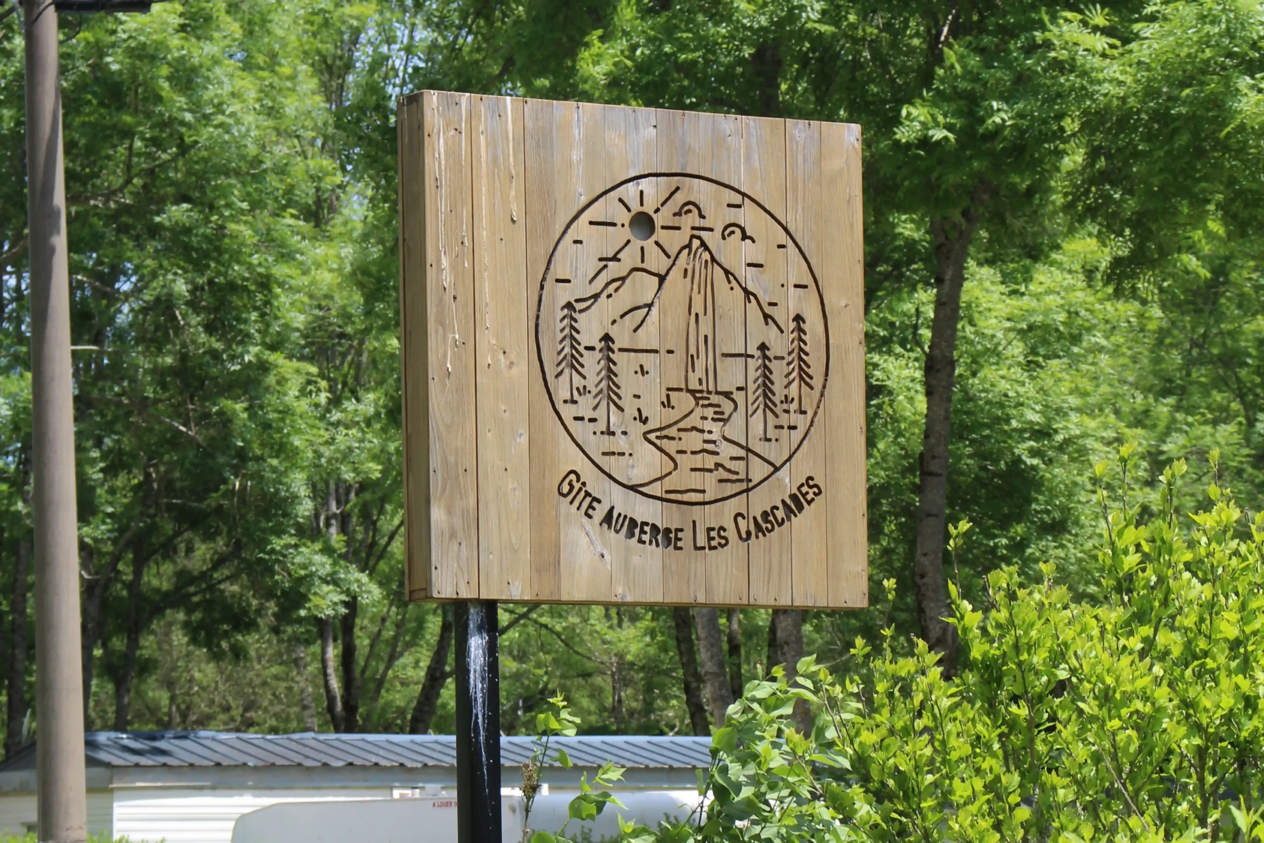 Enseigne de l'Auberge des Cascades