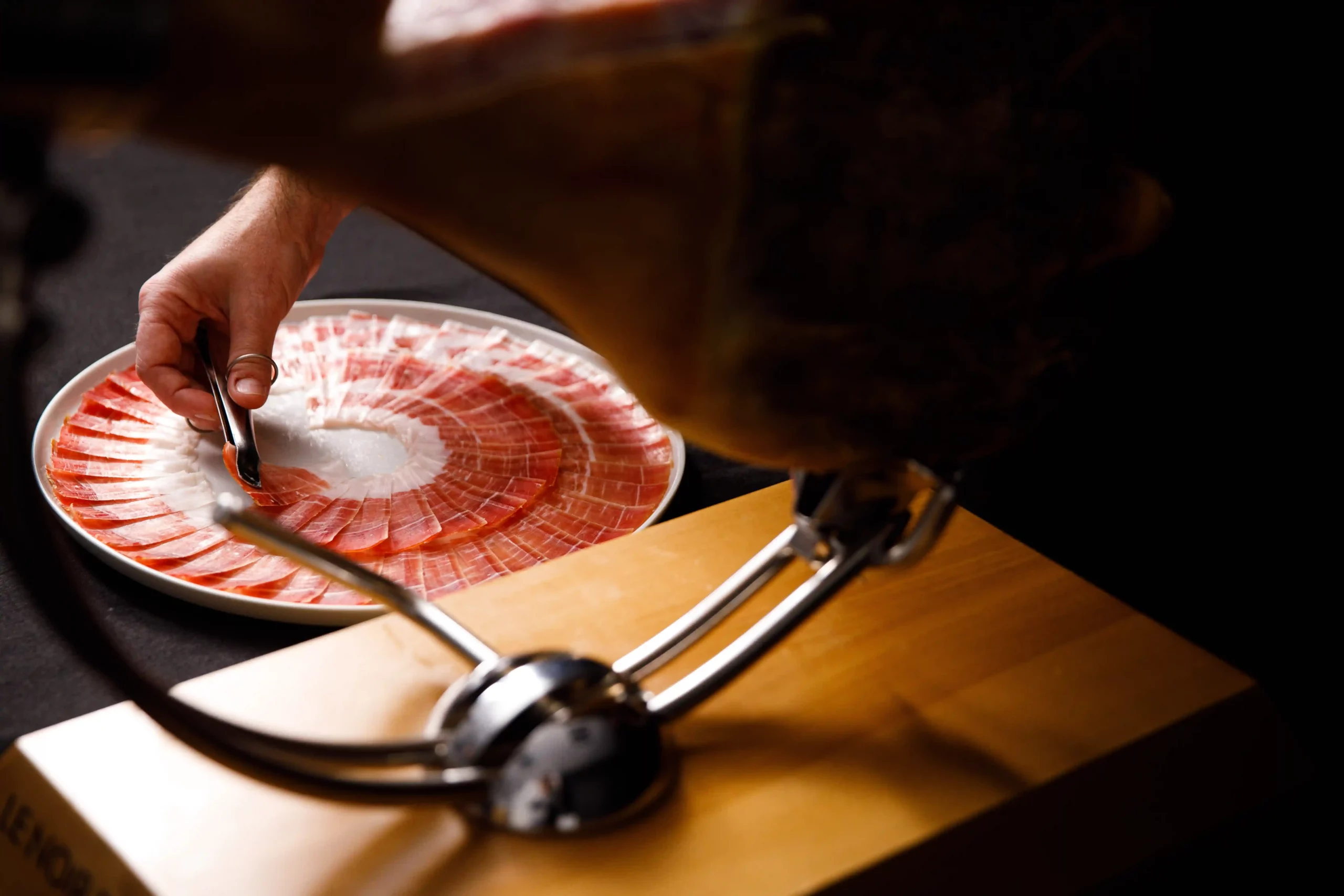 Découpe de jambon de Noir de Bigorre