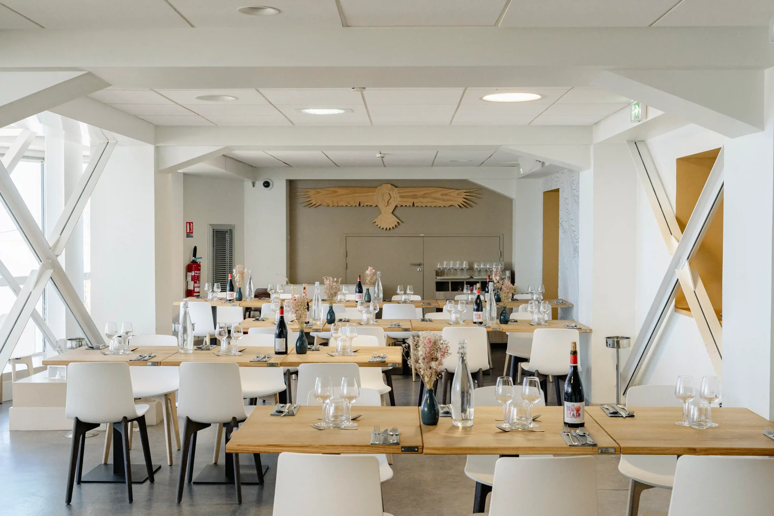 Tables du restaurant 2877 à La Mongie